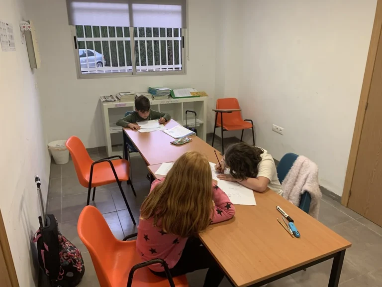 Aprenden con clases divertidas en la academia de Nuritin